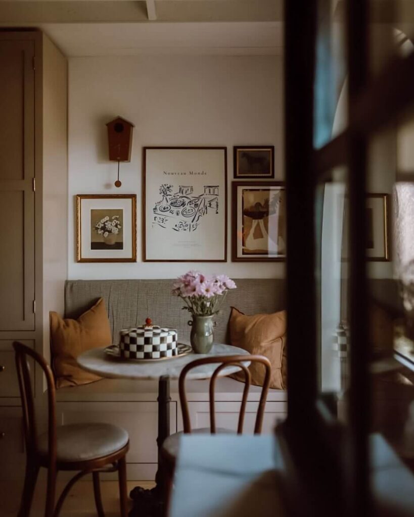 1. Charming Vintage Corner with Artful Layers