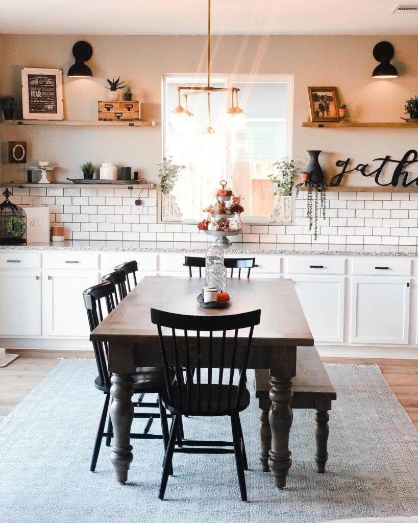 20. Rustic Mediterranean Vibes in the Dining Space