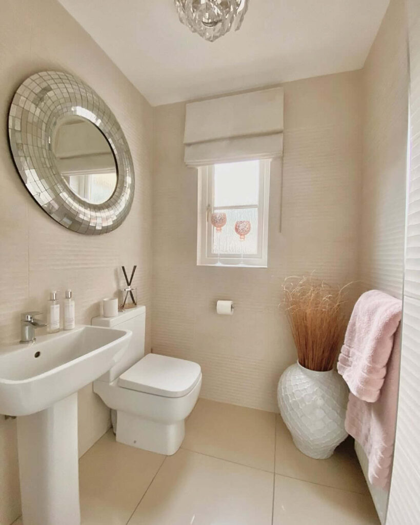 21. Sleek Neutrals with a Contemporary Shine
