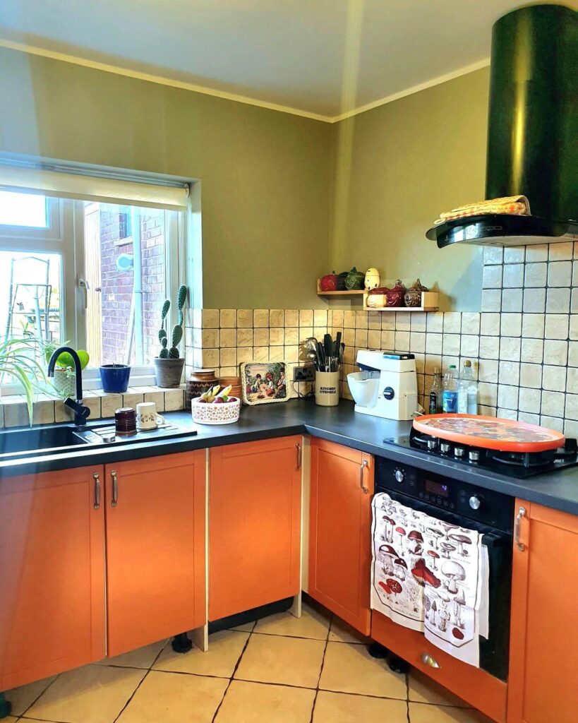 21. Vintage Time Capsule: Glossy Orange in a Retro Galley Layout