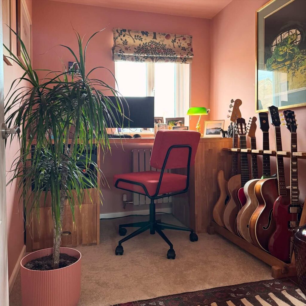 21. Built-In Cabinet Office That Disappears When Not in Use