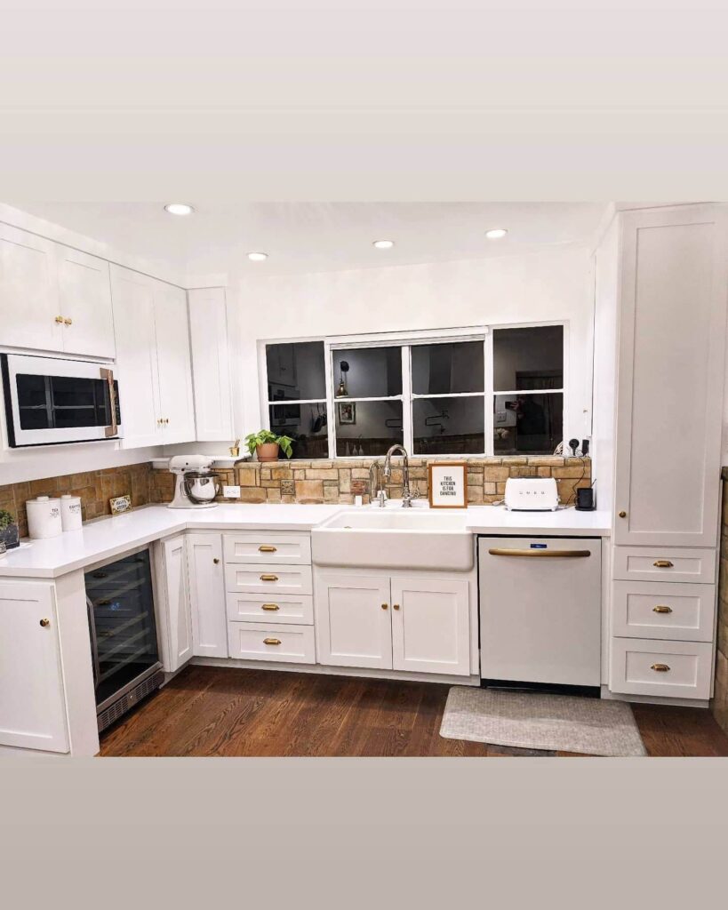 23. Country Soul: Farmhouse-Style Spanish Kitchen