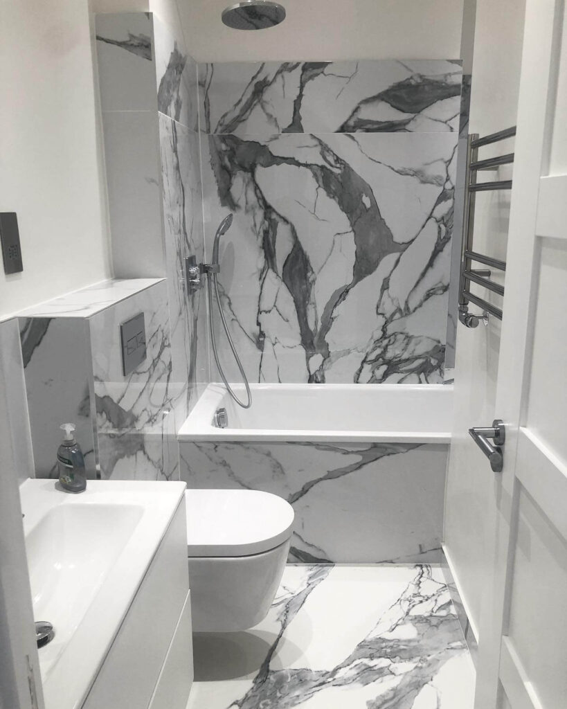 27. Bold and Beautiful Small Bathroom Design
