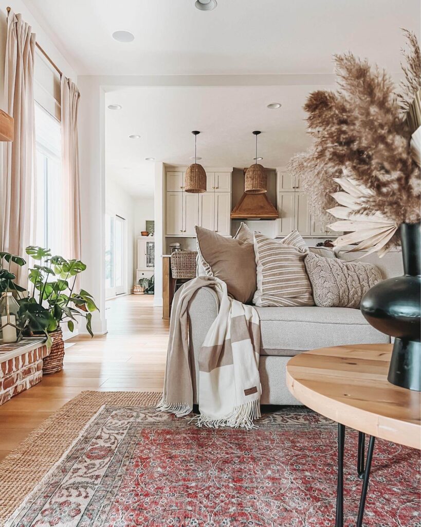 3. Textural Harmony with Pampas Grass and Vintage Accents