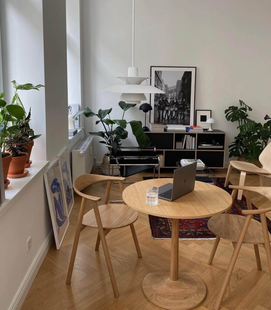 6. Bar-Style Workspace with Built-In Vibe