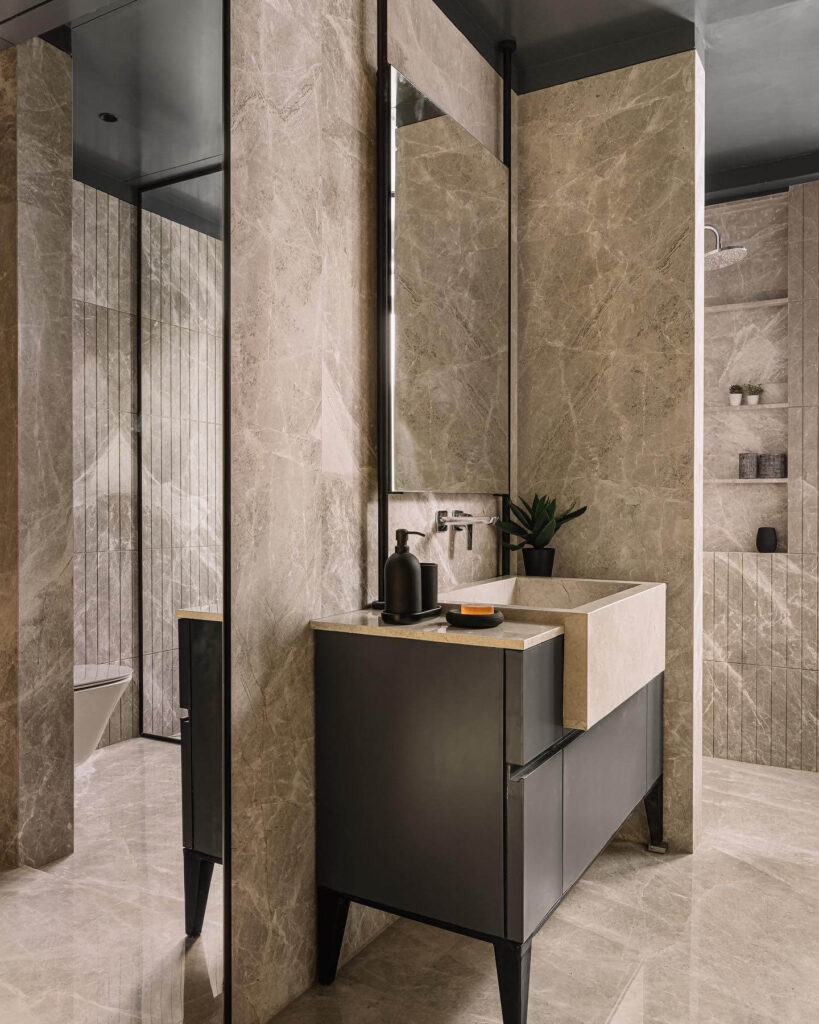 9. Classic Marble Meets Cozy Cottage Charm