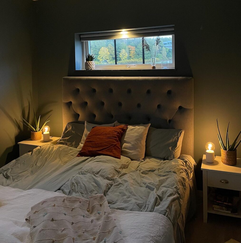 10. Elegant Contrast with Blue and Brass