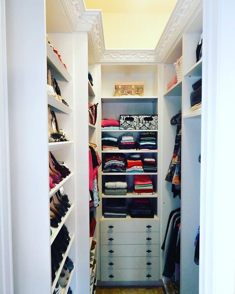 12. Crown Molding Elegance in a Compact Layout