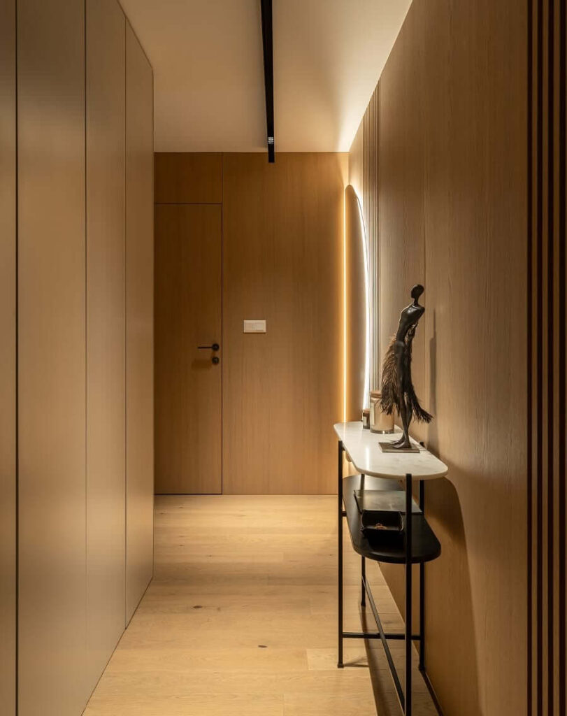 15. Monochrome Wood Paneling for Luxe Hallways