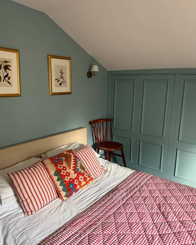 18. Crisp Blue and White for Timeless Appeal