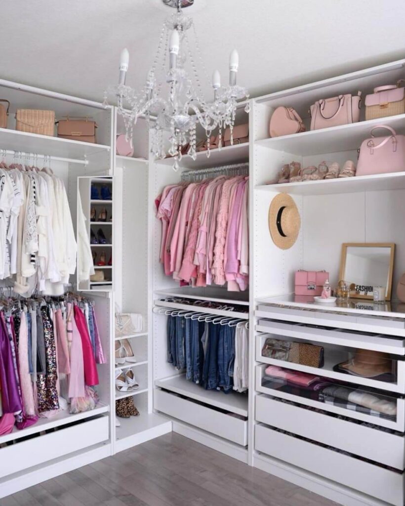20. Feminine Closet with All-Pink Palette