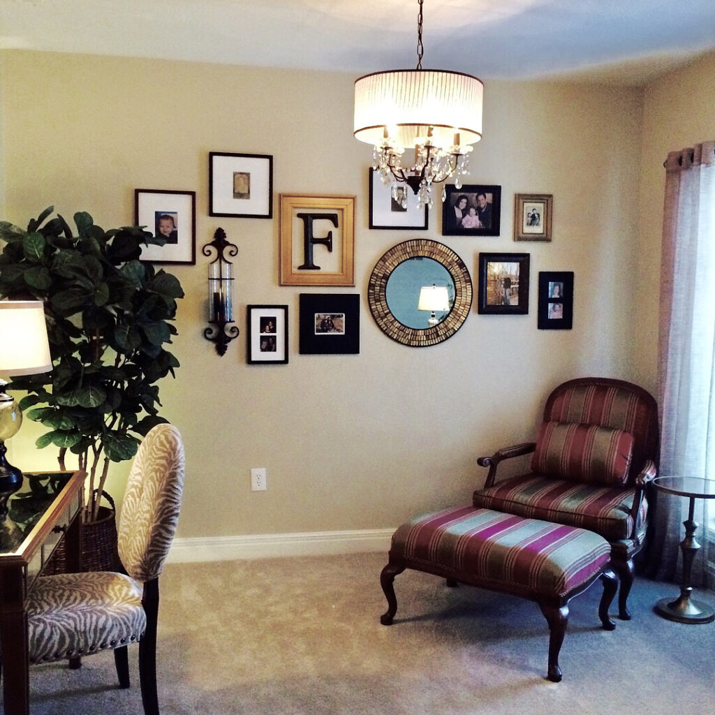 18. Minimalist Frames with White Borders for a Fresh Feel