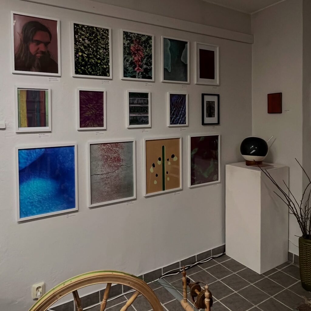 20. Photo Strip & Polaroid Wall for Casual Storytelling