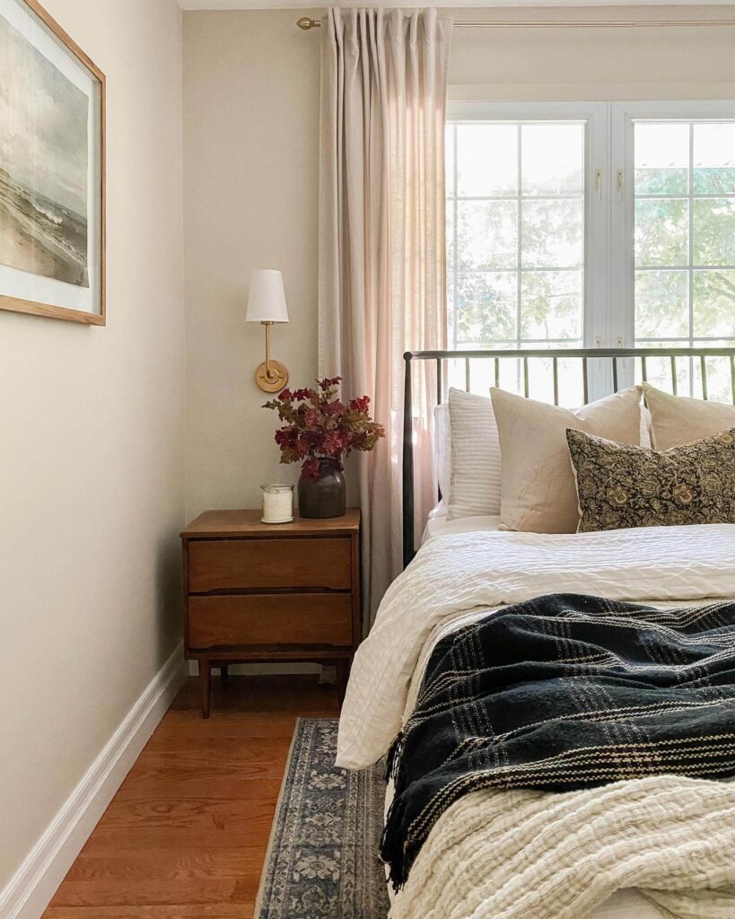10. Romantic Autumn Hues with Vintage Charm