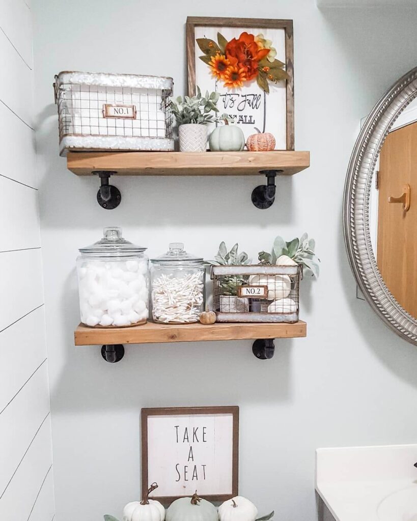 10. Classic White with Autumn Pops of Color