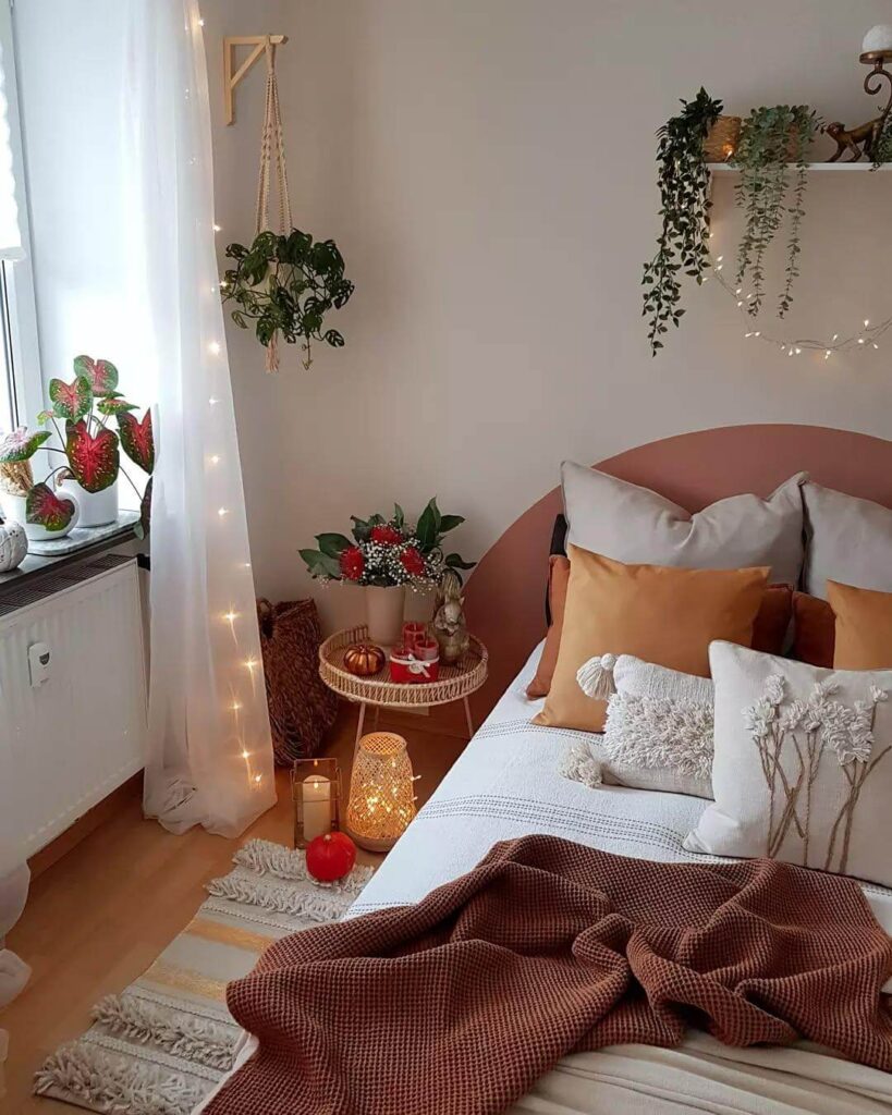 16. Crisp Whites with a Touch of Autumn Warmth