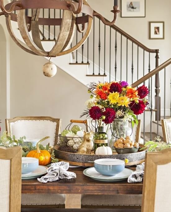 23. Transitional Fall Decor That Flows into Winter