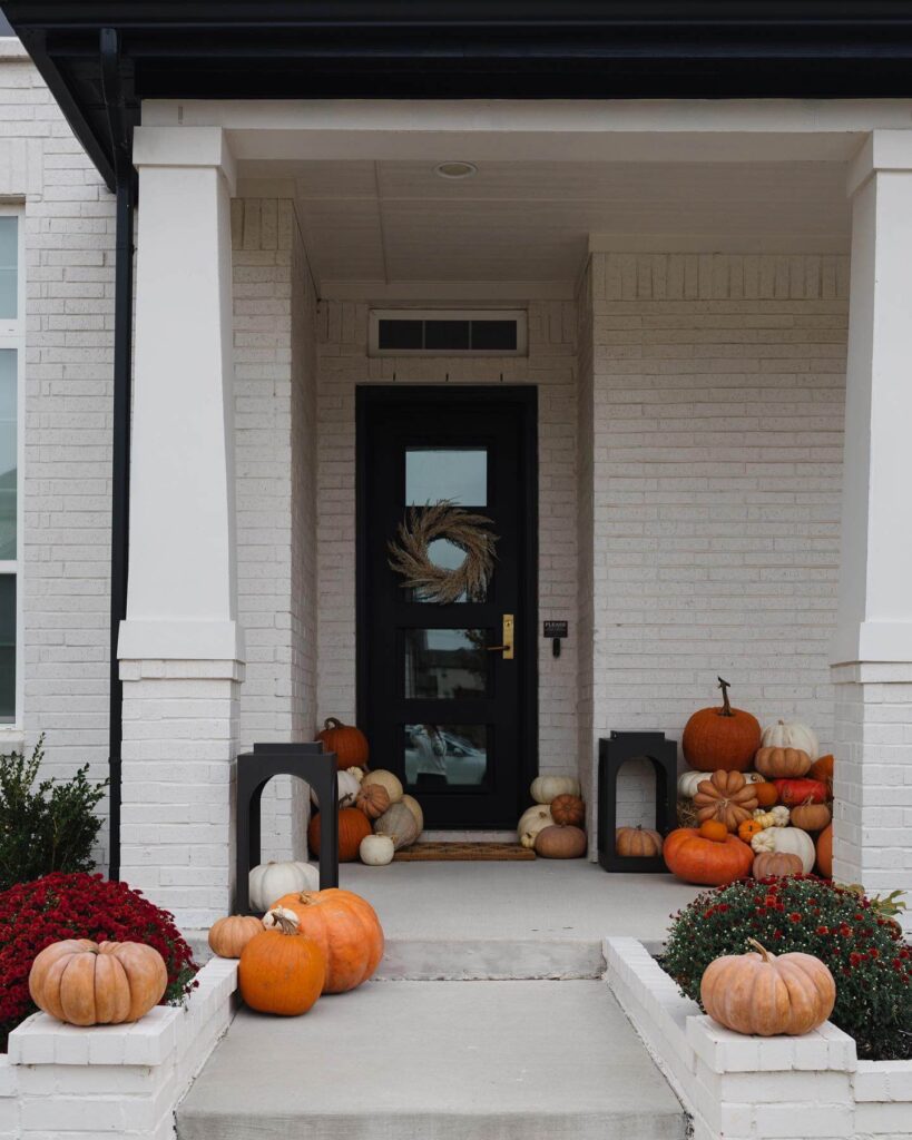 4. Minimalist Chic with Seasonal Greenery