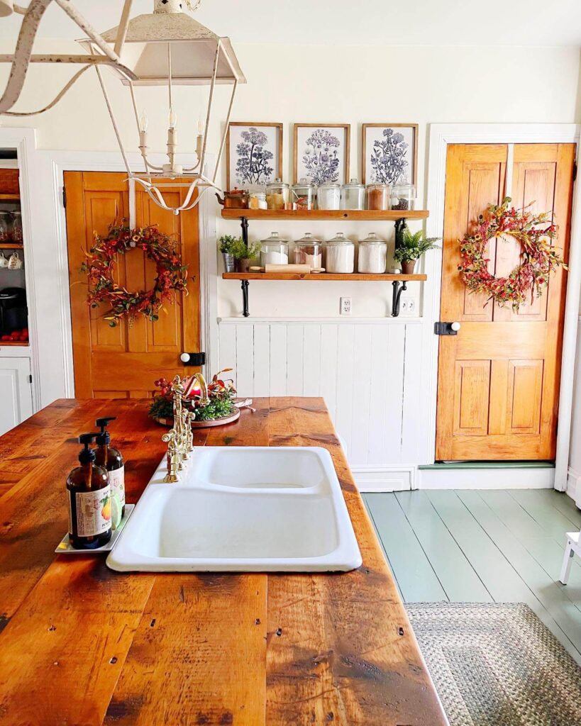 5. Elegant Autumn Tablescape in a Kitchen Nook