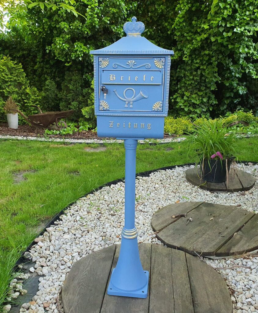 23. Royal Elegance: A Mailbox Fit for the Crown